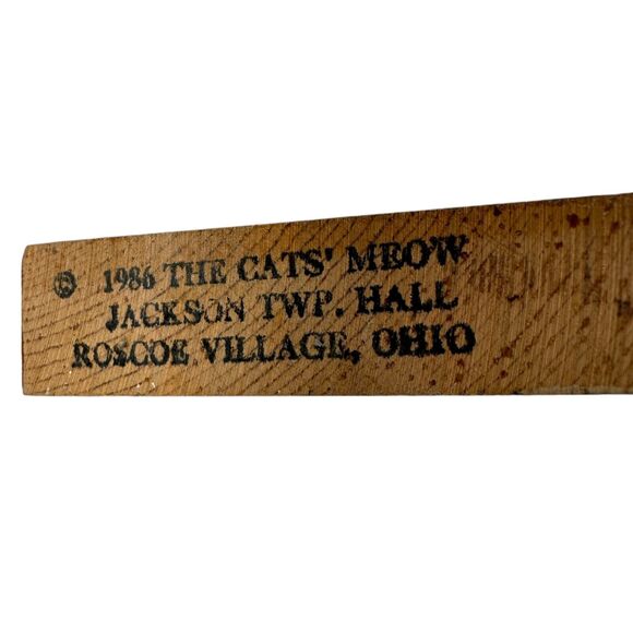 Vintage The Cat’s Meow Village Jackson Twp Hall Roscoe Ohio Wooden Figurine - Picture 4 of 5